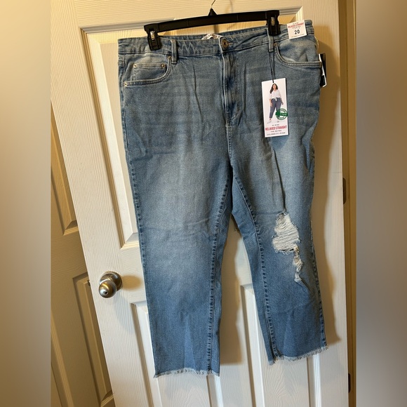 Celebrity Pink 20 Women’s Light Blue Distressed Ankle Jeans Hi-Rise Relaxed NWT - Picture 1 of 8